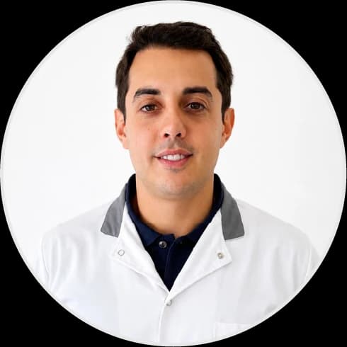 Juan Angerosa, Optico técnico y contactólogo